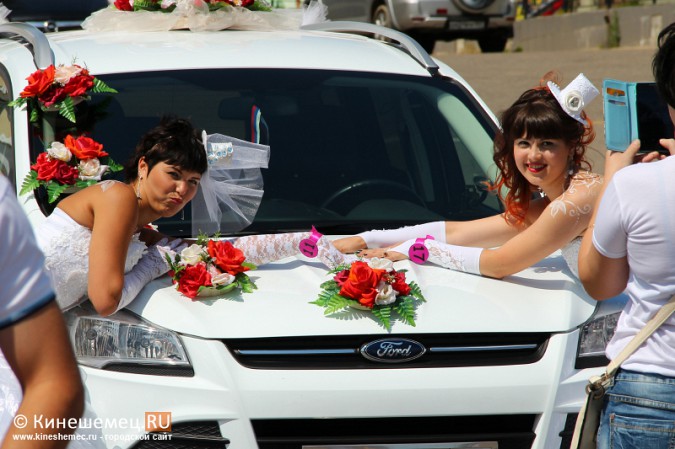 По Кинешме бегали 30 невест фото 26