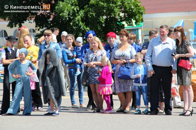 По Кинешме бегали 30 невест фото 16