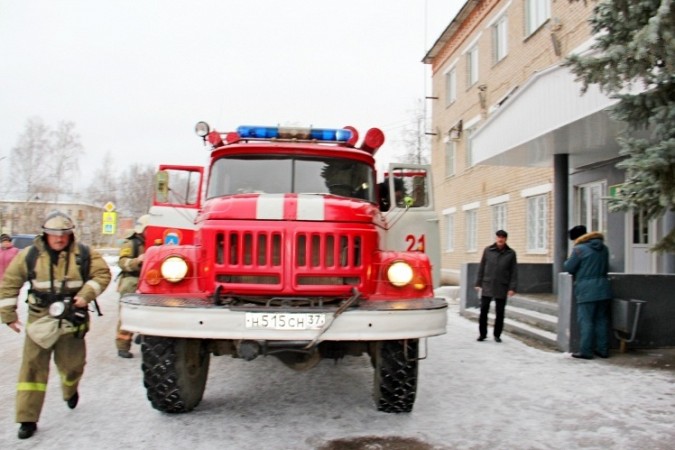 В здании администрации Заволжского района прошли пожарно-тактические учения фото 5