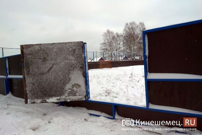 На окраине Кинешмы установили самую большую хоккейную коробку в городе фото 5