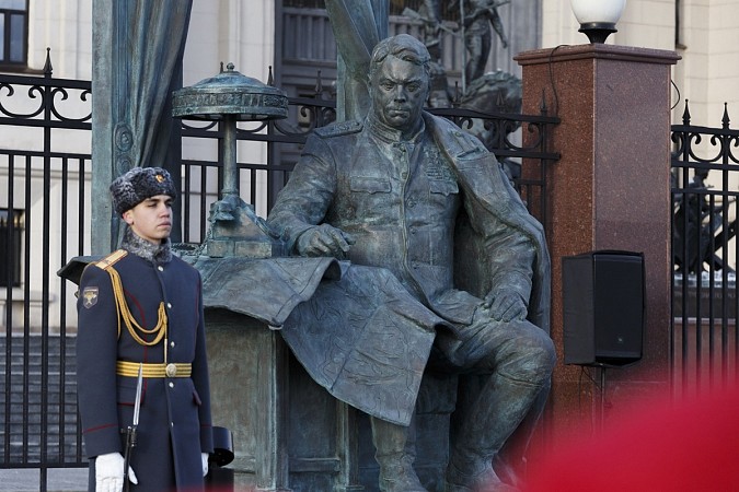 В Москве у стен минобороны открыли памятник маршалу Василевскому фото 3
