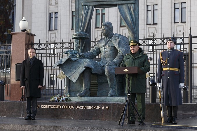 В Москве у стен минобороны открыли памятник маршалу Василевскому фото 2
