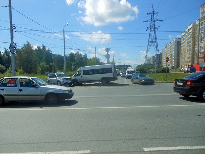 Внедорожник врезался в пассажирскую «Газель» в Ивановской области фото 9