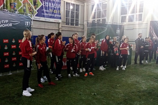 Женскую футбольную команду из Кинешмы на 1,5 часа задержали родниковские гаишники фото 4
