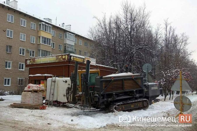 На «Чкаловском» начали менять магистральную канализационную трубу фото 5