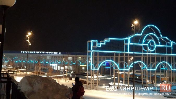 На зданиях вокруг пл.Революции так и не появилась новогодняя иллюминация фото 2