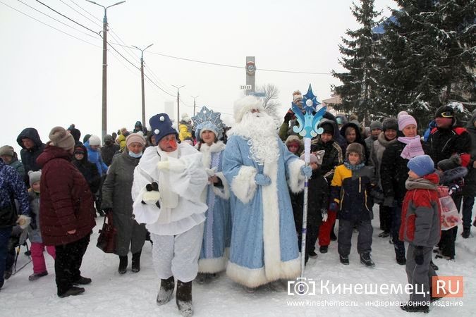 К причалу Кинешмы приехал Дед Мороз на судне на воздушной подушке фото 5