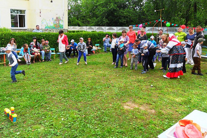 Вихрь танцев, песен, конкурсов кружил детей в Кинешме фото 14