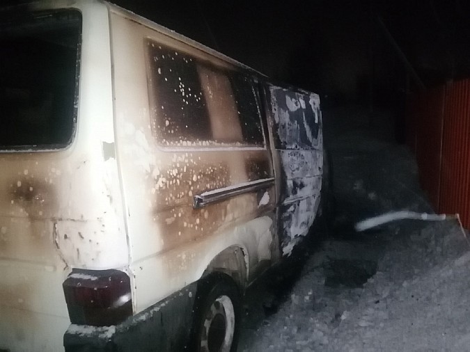 Ночью в Наволоках сгорел автомобиль фото 2