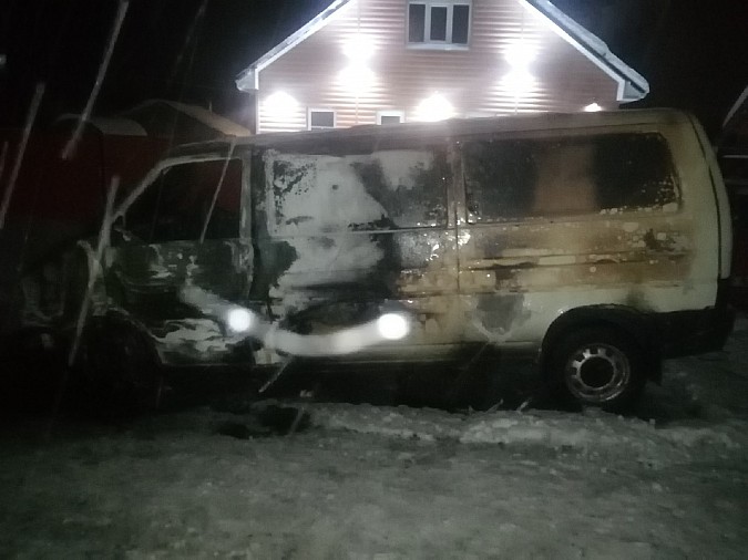Ночью в Наволоках сгорел автомобиль фото 3