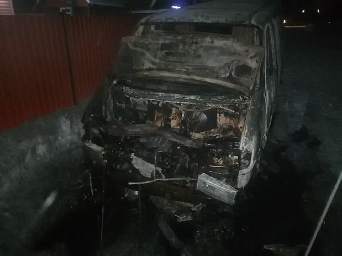 Ночью в Наволоках сгорел автомобиль фото 4