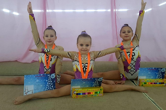Акробатки из Кинешмы стали победителями и призерами чемпионата в Костроме фото 2