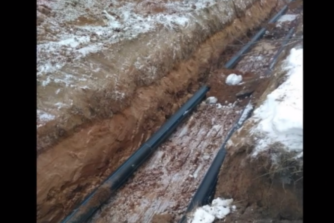 В Наволоках продолжается строительство канализационного коллектора фото 3