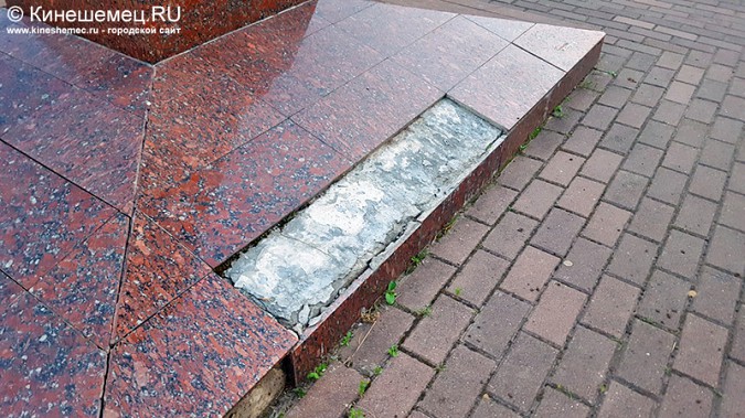 В Кинешме разрушается бюст Александру Островскому фото 4
