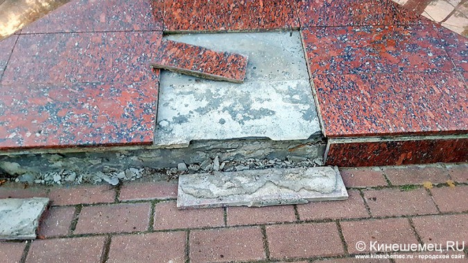 В Кинешме разрушается бюст Александру Островскому фото 2
