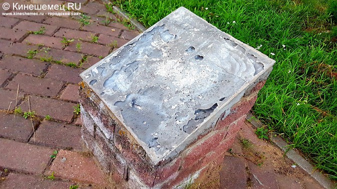 В Кинешме разрушается бюст Александру Островскому фото 3