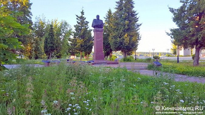 В Кинешме разрушается бюст Александру Островскому фото 5