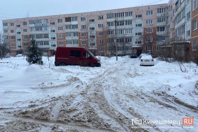 Жители дома №16 с ул.Гагарина жалуются на беспорядочную парковку во дворе фото 3