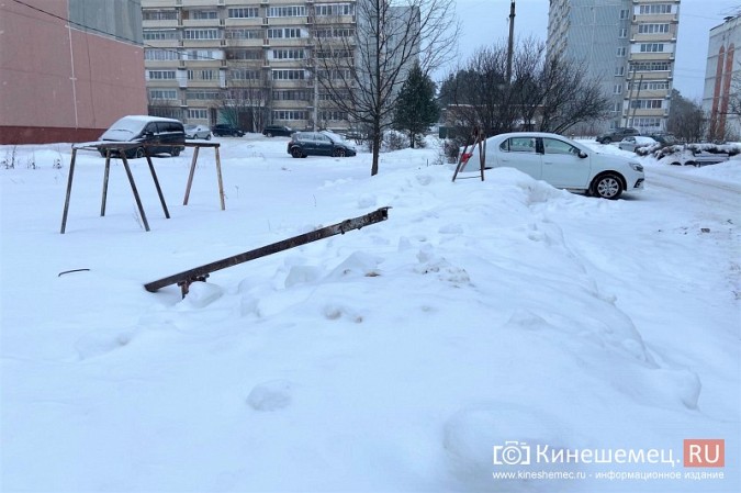 Жители дома №16 с ул.Гагарина жалуются на беспорядочную парковку во дворе фото 2