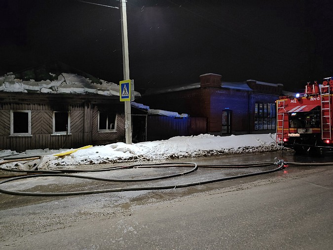 В Кинешме при пожаре на ул.Юрьевецкой погибли мать и сын фото 4