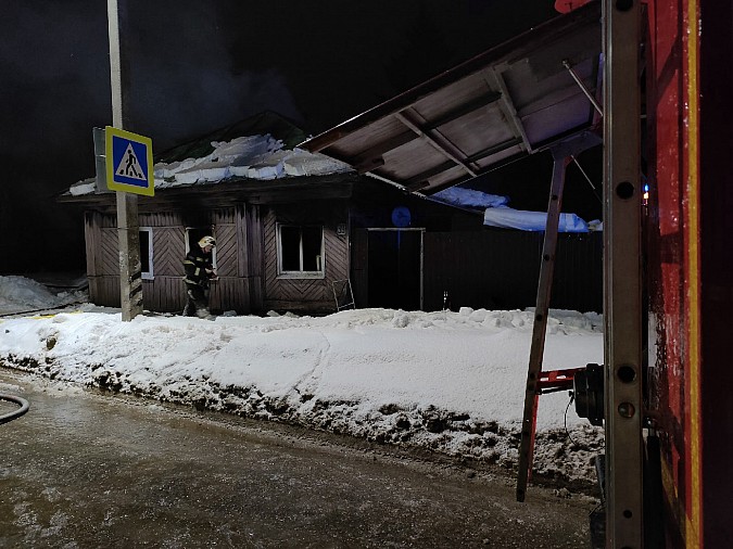 В Кинешме при пожаре на ул.Юрьевецкой погибли мать и сын фото 3