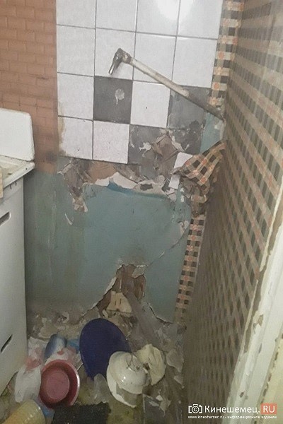 Жители дома №19 на ул.Веснина показали ужасающее состояние муниципальных квартир фото 17