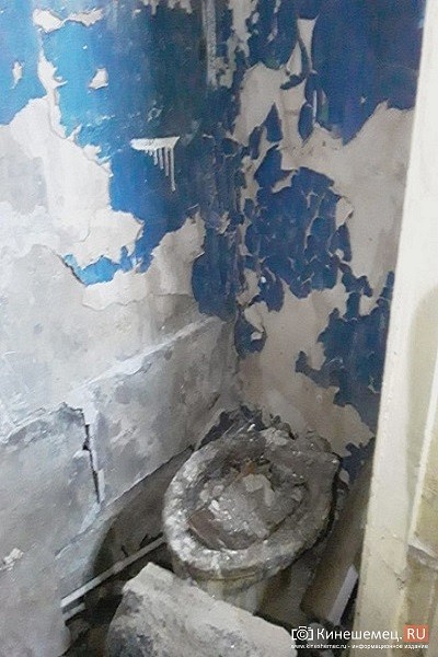 Жители дома №19 на ул.Веснина показали ужасающее состояние муниципальных квартир фото 2