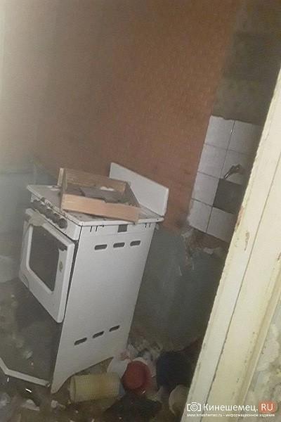 Жители дома №19 на ул.Веснина показали ужасающее состояние муниципальных квартир фото 12
