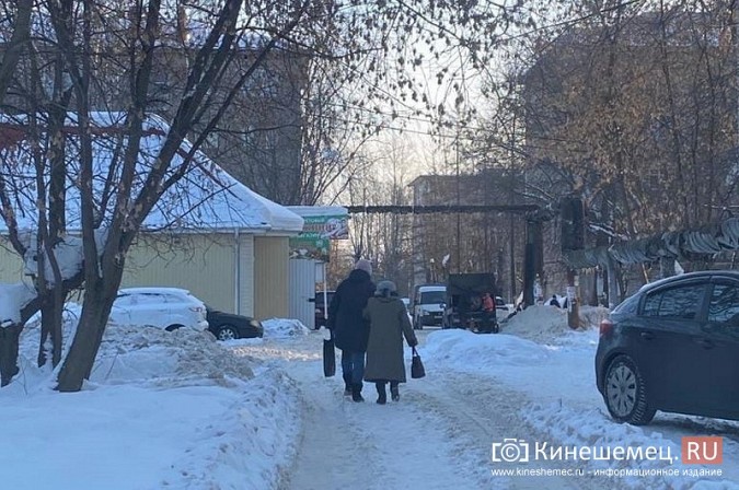 Из-за завалов снега Кинешма тонет в мусоре с контейнерных площадок фото 4