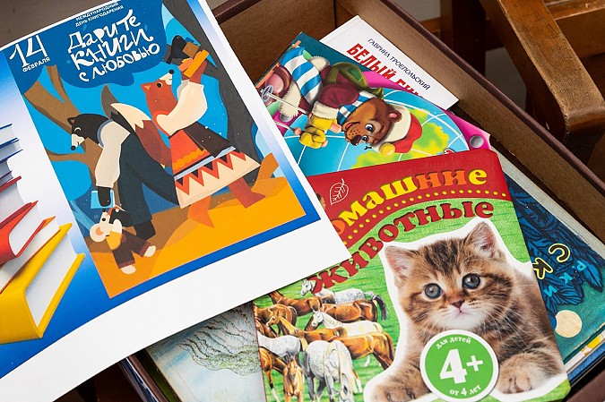 Студенты Кинешмы подарили книги педиатрическому отделению ЦРБ фото 4