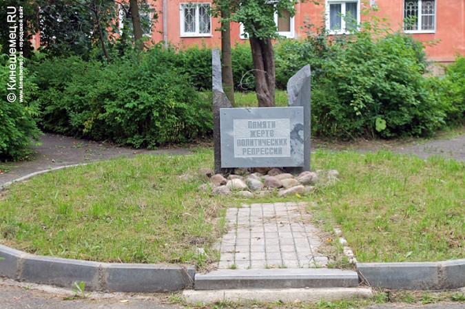 Территорию у памятника привели в порядок фото 2