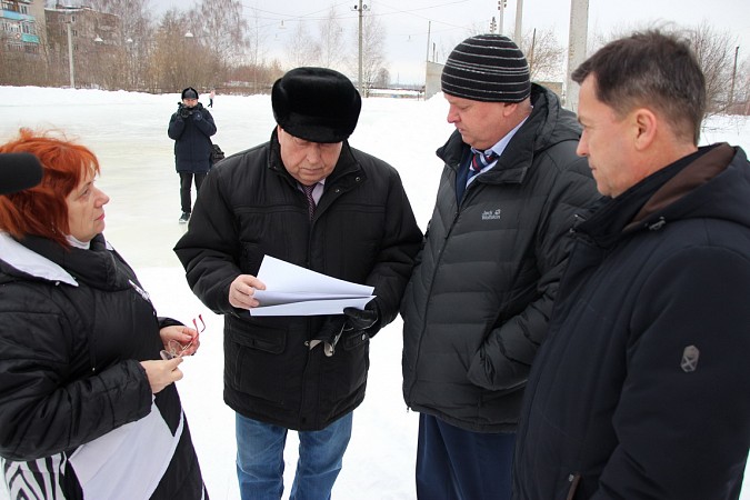 Мэр Кинешмы обсудил установку хоккейной коробки на «Электроконтакте» фото 7