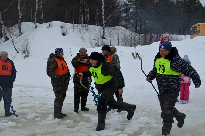 В Кинешемском районе прошли соревнования по зимней рыбной ловле фото 8