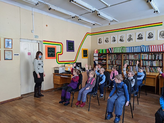 В кинешемской библиотеке ребята смастерили подарки для своих пап фото 5