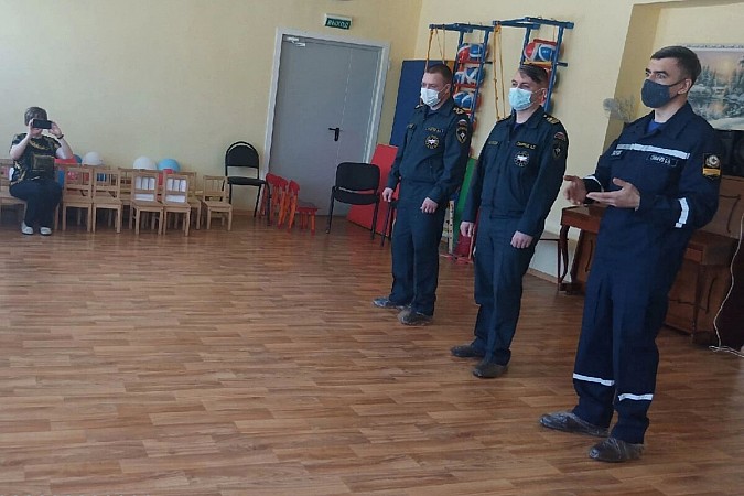 Для дошколят детского сада №31 сотрудники МЧС провели игру «Юные спасатели» фото 2