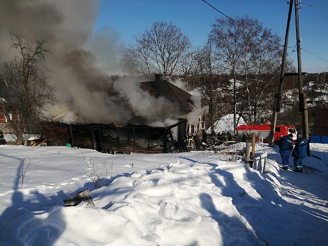 На ул.Октябрьской при пожаре один мужчина погиб, второй с ожогами тела доставлен в больницу фото 5