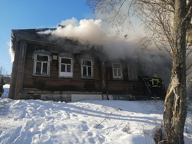 На ул.Октябрьской при пожаре один мужчина погиб, второй с ожогами тела доставлен в больницу фото 2