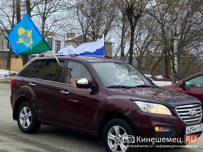 В Кинешме прошел масштабный автопробег в поддержку действий российских военных на Украине фото 15
