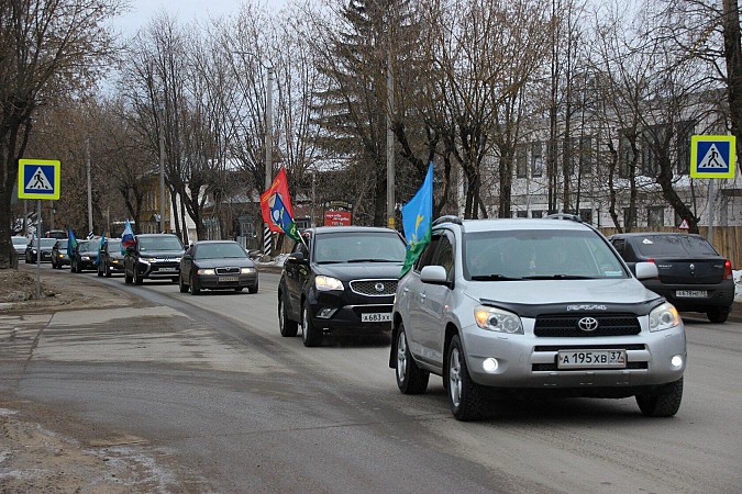 В Кинешме прошел масштабный автопробег в поддержку действий российских военных на Украине фото 29