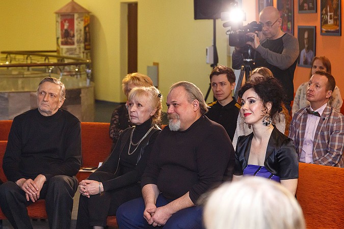 Три ведущих актера Кинешемского театра удостоены наград ко Дню работника культуры фото 4