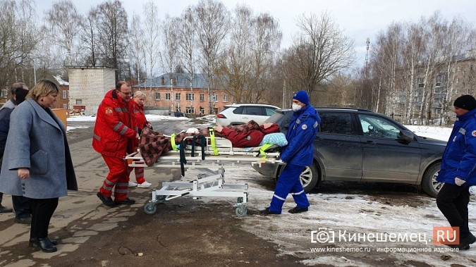 Вертолет санавиации доставил пациента с инсультом из Кинешмы в Иваново фото 2