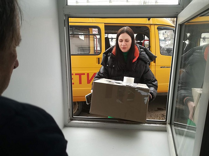 Ученики школы №1 отправили гуманитарную помощь жителям Донецка и Луганска фото 2