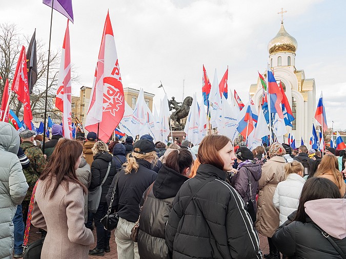 В Иванове 2 тысячи человек вышли на митинг в поддержку российской армии и президента фото 8