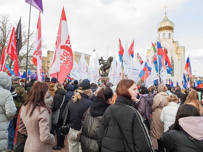 В Иванове 2 тысячи человек вышли на митинг в поддержку российской армии и президента фото 8