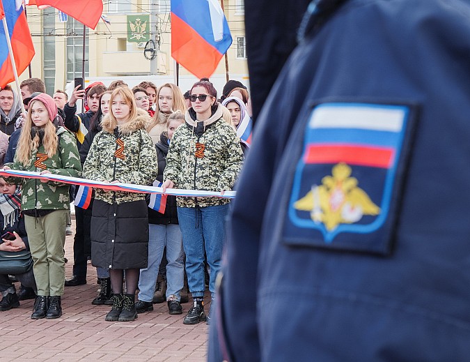 В Иванове 2 тысячи человек вышли на митинг в поддержку российской армии и президента фото 7