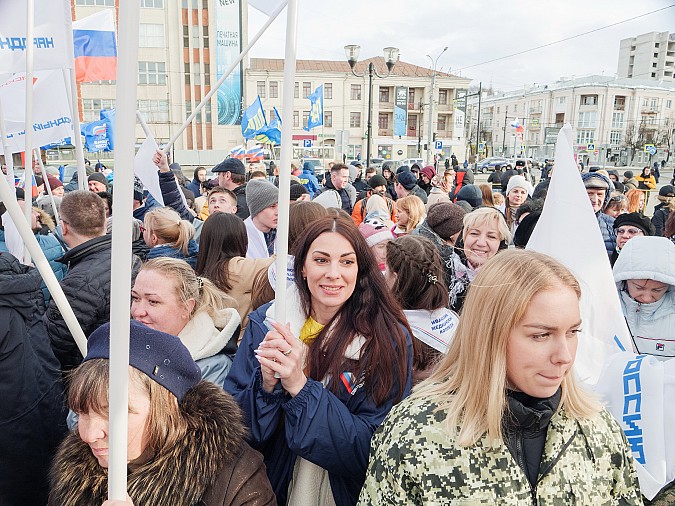 В Иванове 2 тысячи человек вышли на митинг в поддержку российской армии и президента фото 11