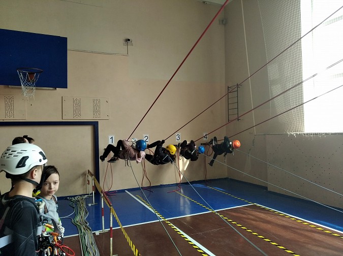 Ученица школы №18 Дарья Королёва стала призером соревнований по спортивному туризму в зале фото 3