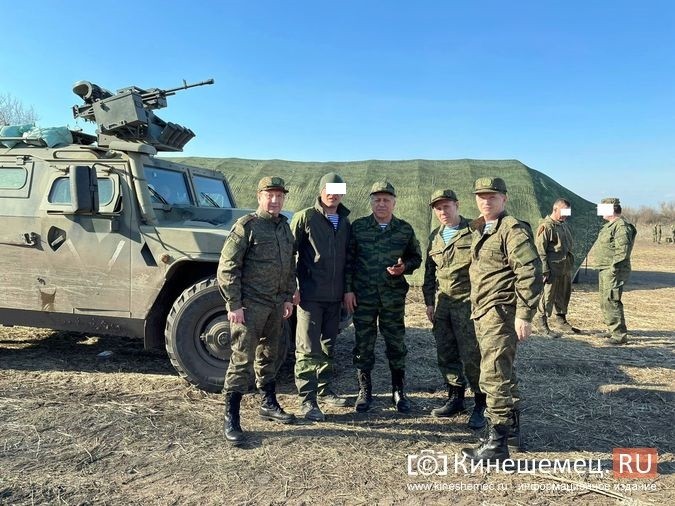 Александр Кузьмичёв и ветераны ВДВ доставили гуманитарную помощь землякам на передовую фото 3