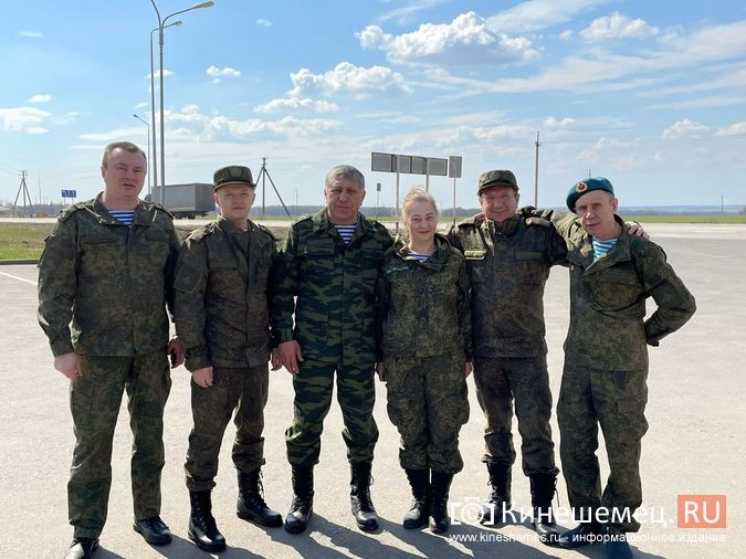 Александр Кузьмичёв и ветераны ВДВ доставили гуманитарную помощь землякам на передовую фото 4