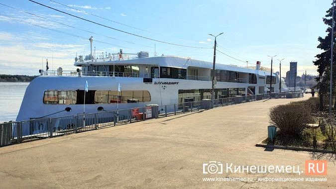 К Кинешме пришвартовался уникальный круизный лайнер «Штандарт» стоимостью в 1,2 млрд рублей фото 2